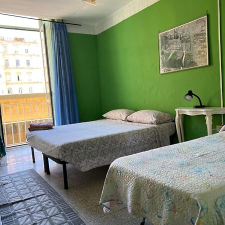 B&B Miraglia Napoli Bagian luar foto